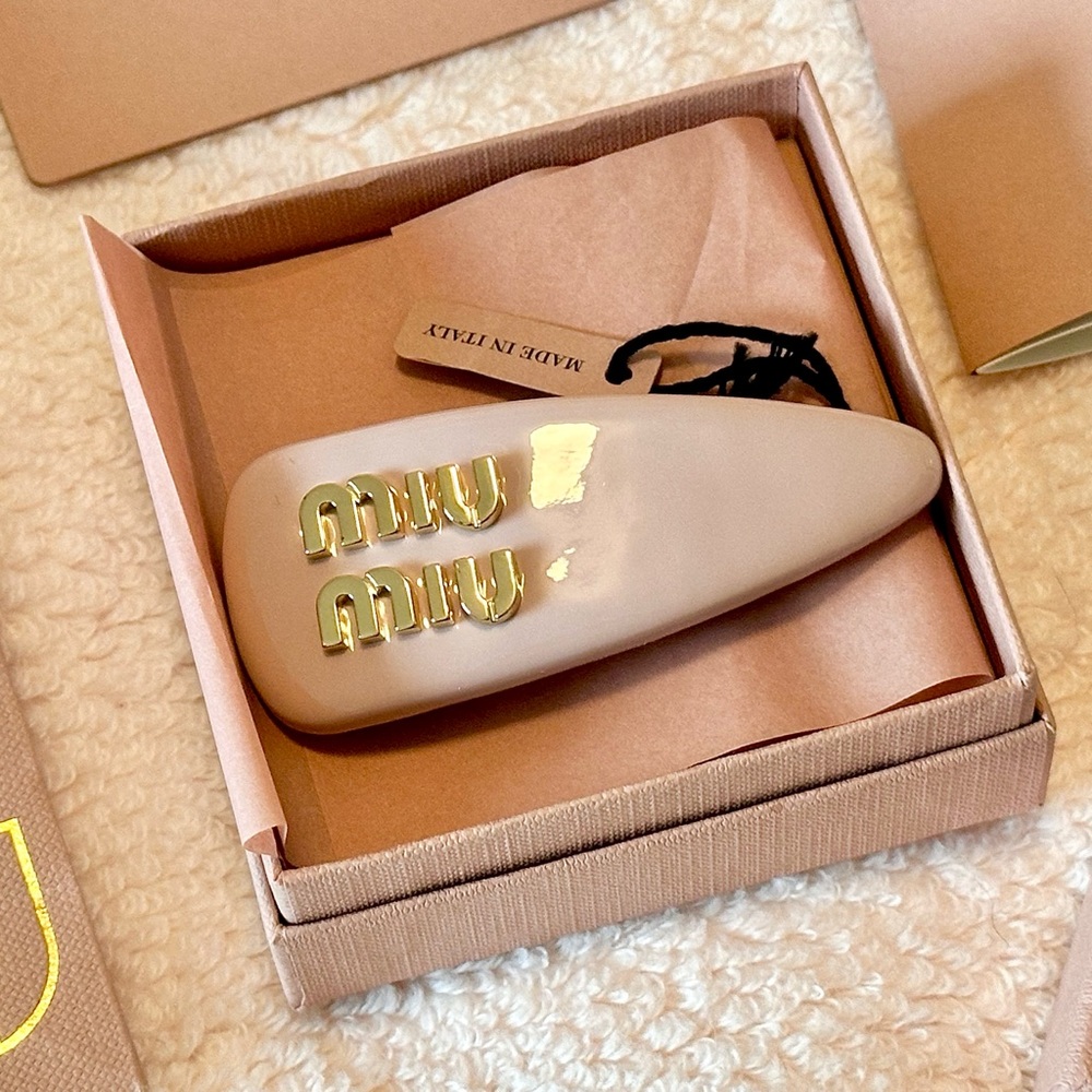 Miu Miu pink Patent leather hair clip
